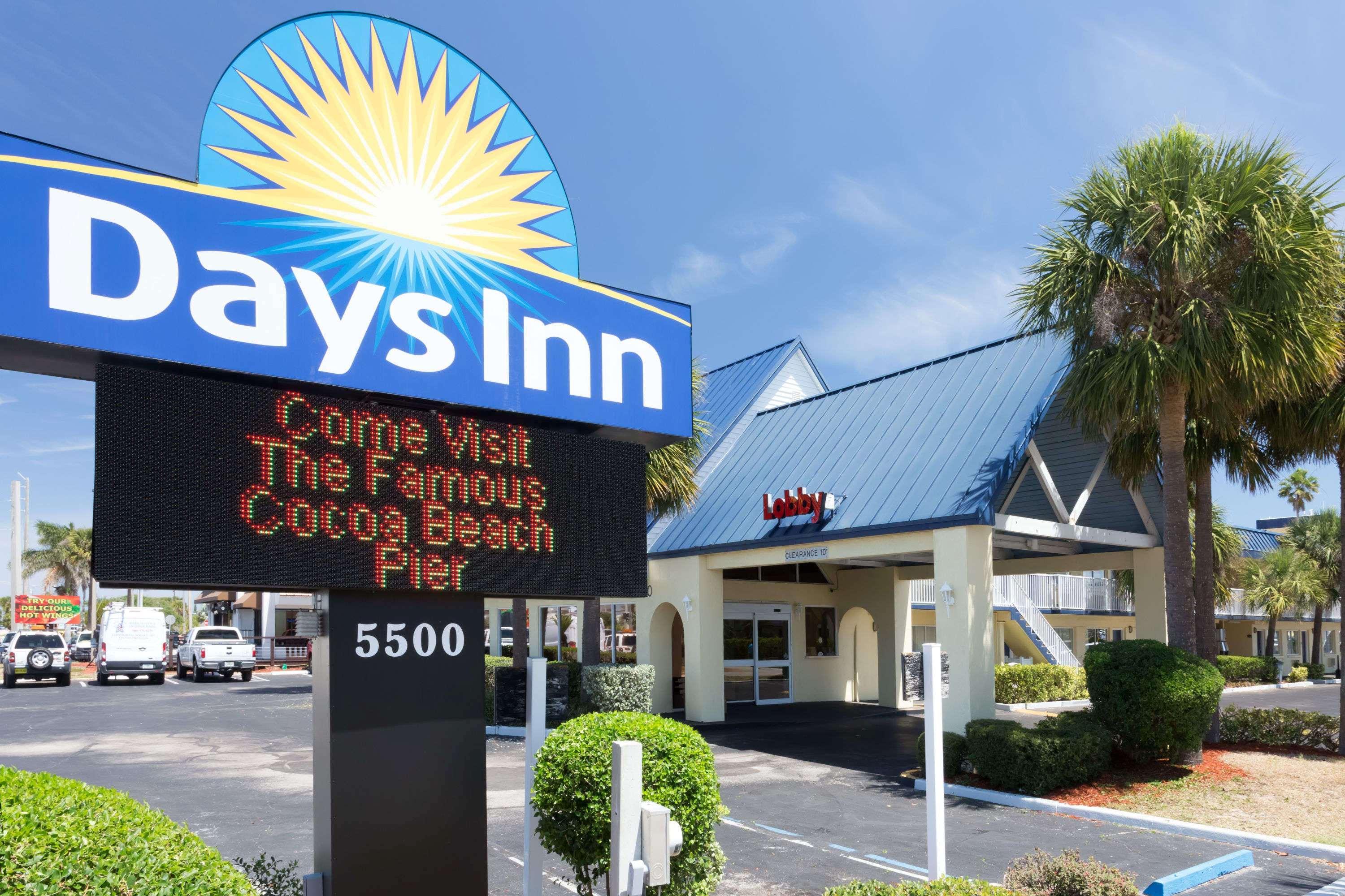 Days Inn By Wyndham Cocoa Beach Port Canaveral Exterior foto