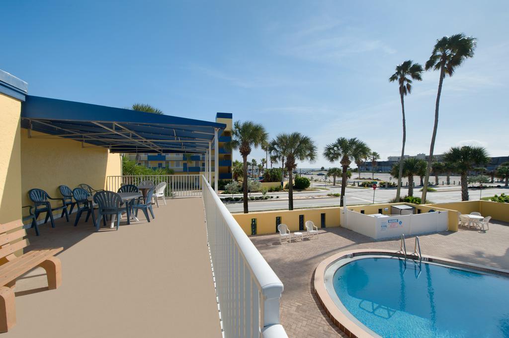 Days Inn By Wyndham Cocoa Beach Port Canaveral Exterior foto